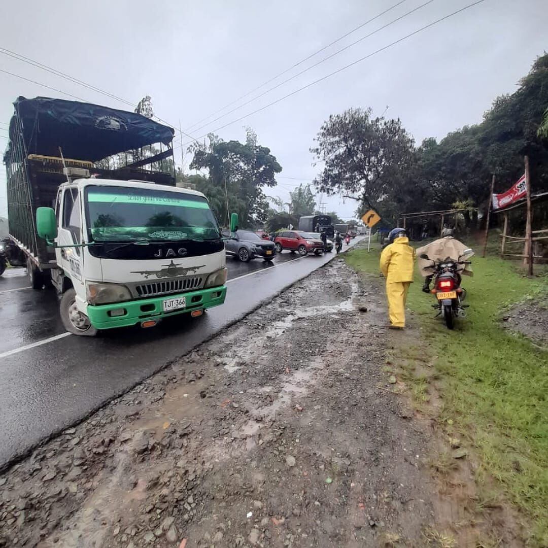 El hecho impidió la movilidad por varios minutos en la carretera internacional. Crédito: Red de Apoyo Cauca.