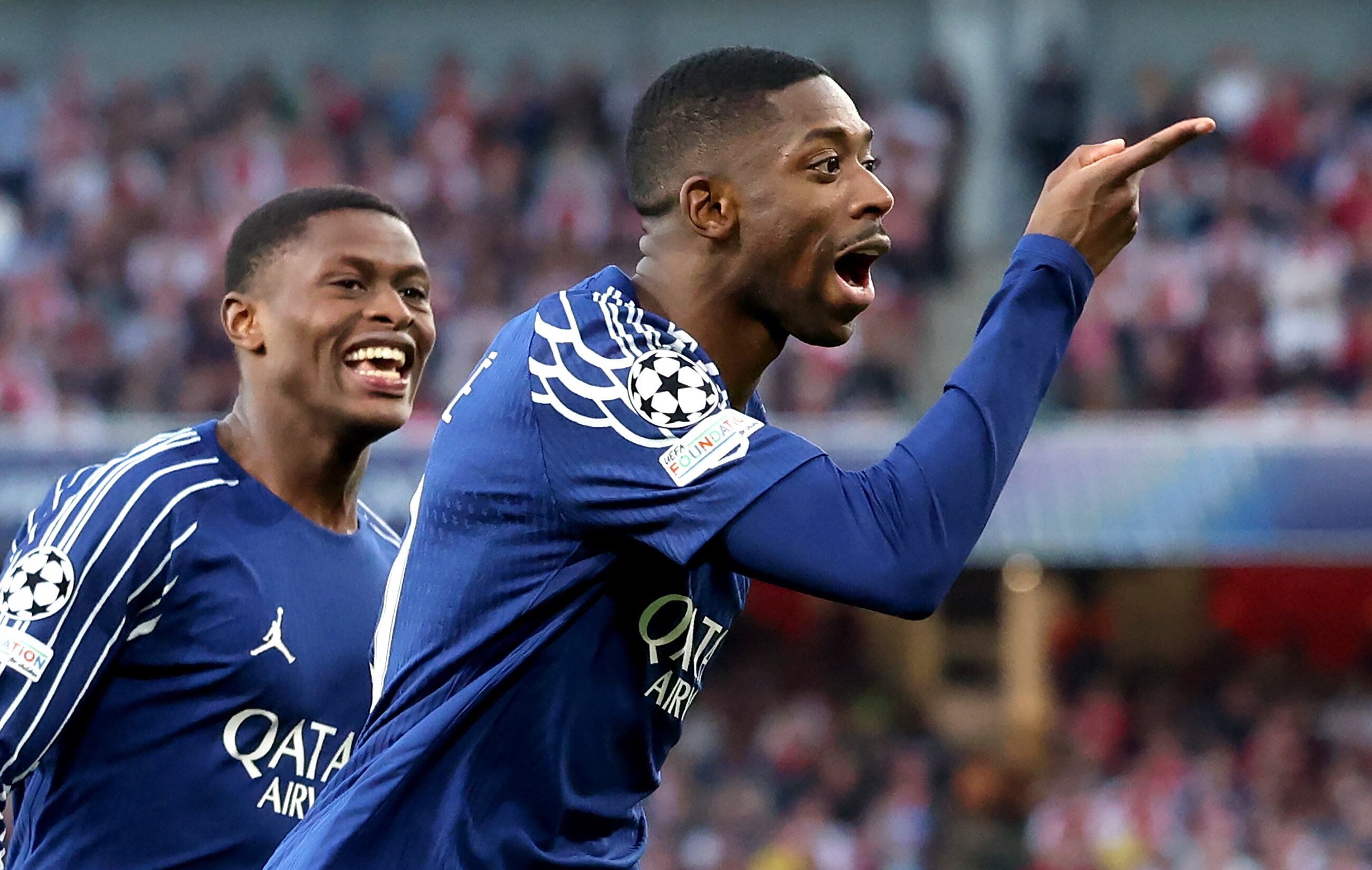 Ousmane Dembélé del PSG celebra el pirmer gol del encuentro ante el Arsenal por semifinlaes de la Champions League. FOTO: EFE/EPA/NEIL HALL