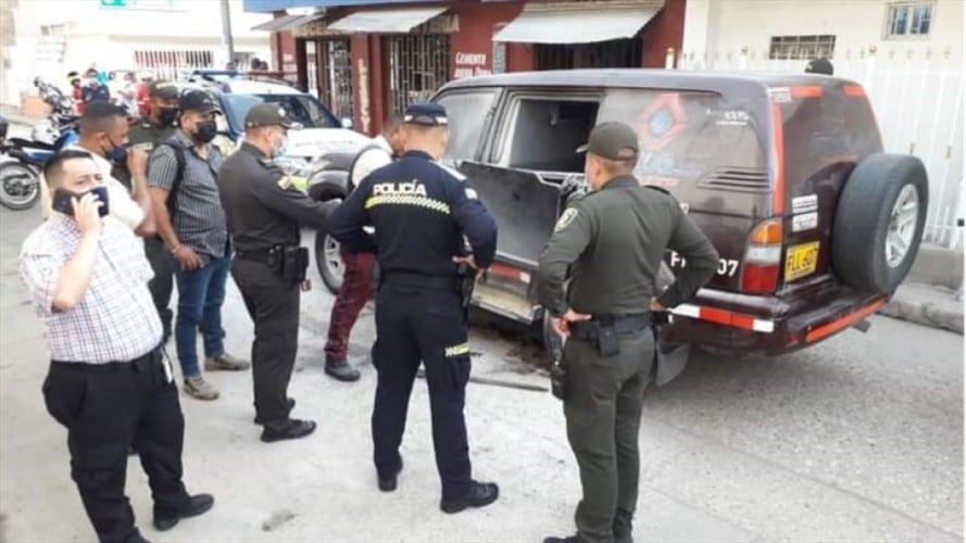 Los asaltantes usaron sopletes para quemar una parte lateral del vehículo y sacar el dinero. Foto: Cortesía