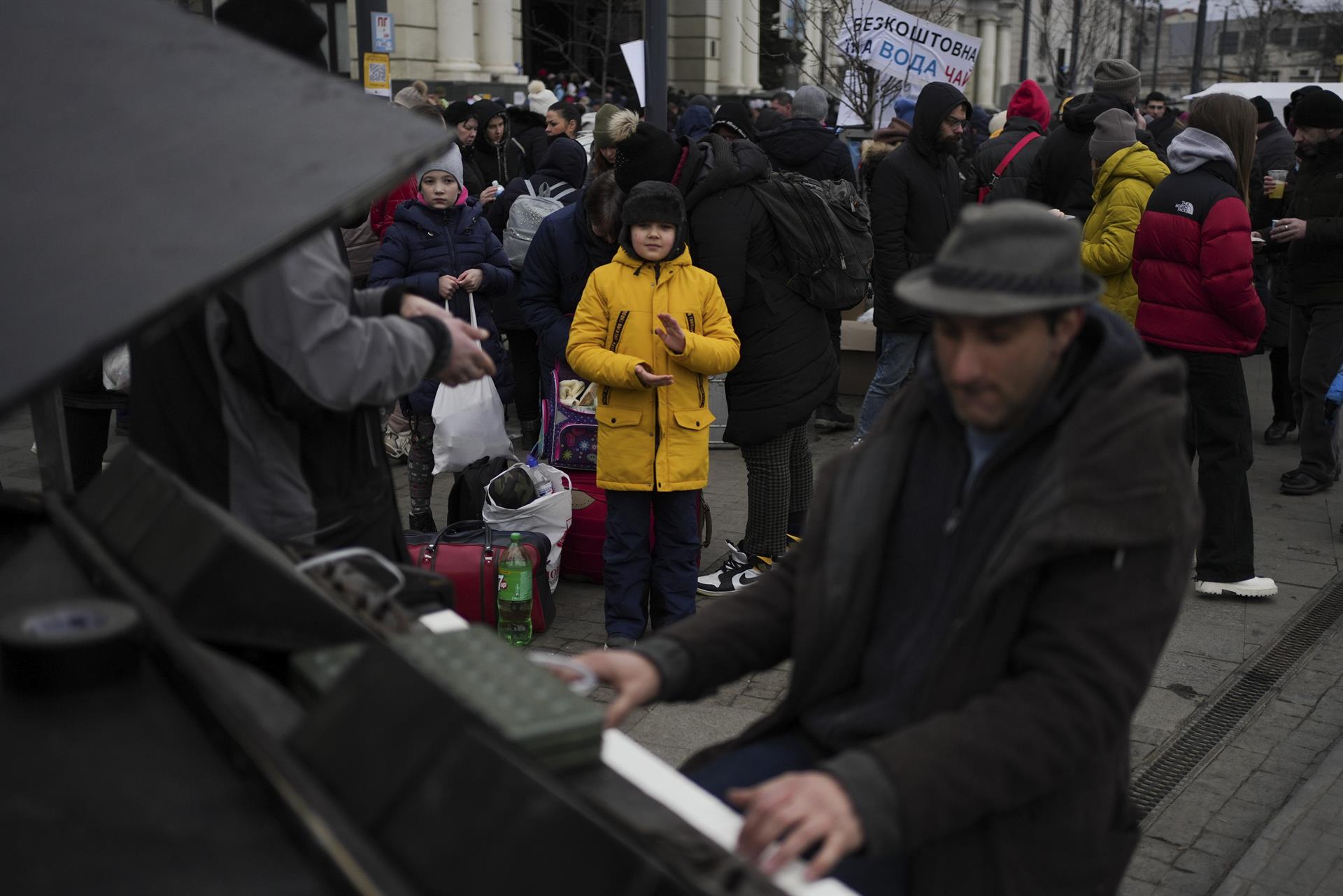 El Gobierno ucraniano rechazó como “inaceptable” el plan ruso para crear corredores humanitarios este lunes y evacuar a la población civil de Kiev, Mariúpol, Járkov y Sumy