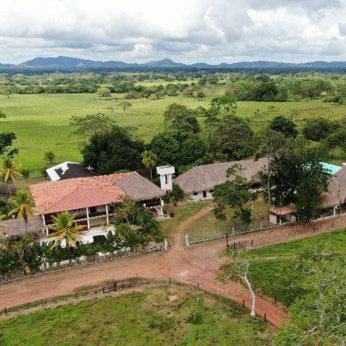 La lujosa finca que era de alias ‘Falcón’ y será entregada a 120 familias campesinas