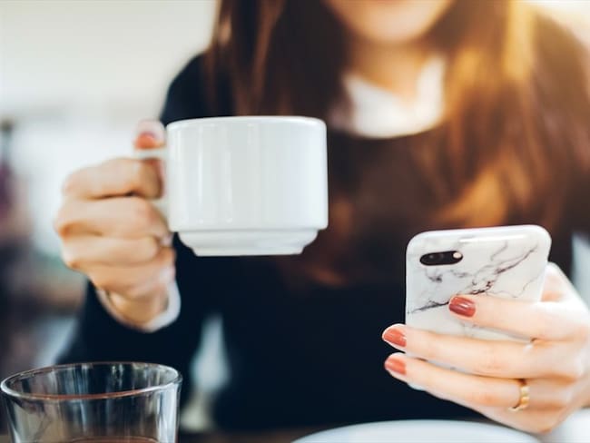 Para la verificación de fotos la empresa utilizará inteligencia artificial solicitándole al usuario que se tomé varias fotos en tiempo real. Foto: Getty Images