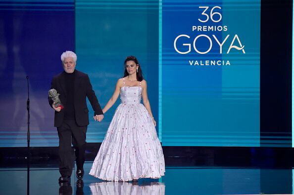 Pedro Almodóvar y Penélope Cruz en los Premios Goya 2022. Foto: Getty
