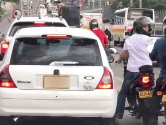 'Pichi' y Julio Perdomo entregaron a responsables de fleteo viral en Medellín: Fiscalía. Foto: Video de robo