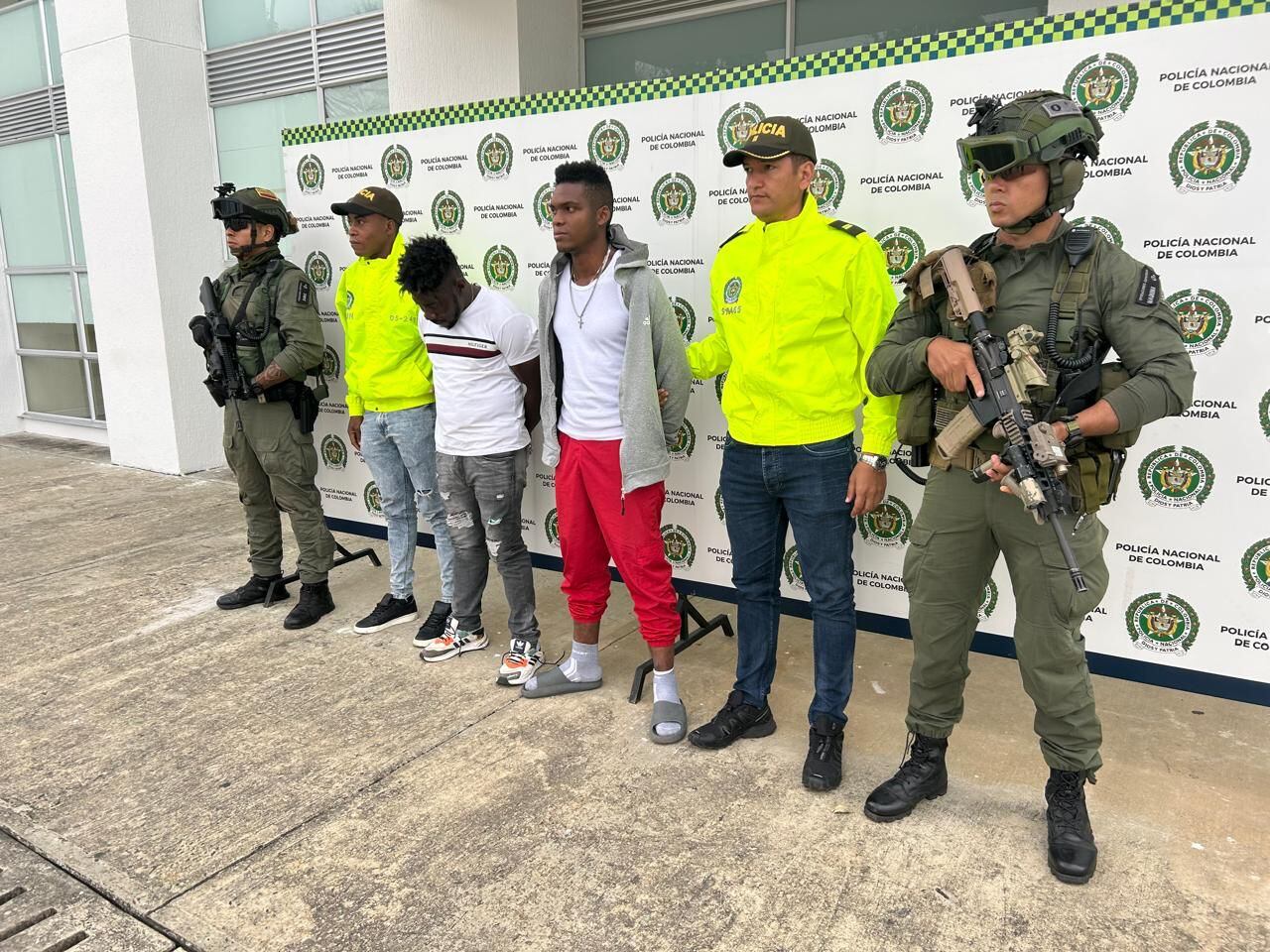 Los capturados deberán responder ante la justicia por los delitos de homicidio y rebelión. Crédito: Policía Nacional.