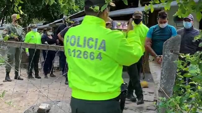 Los detenidos son Nini Yorledi Garcés García, alias Nini; Cristian David Erazo Araujo, alias Cristian; y los hermanos Luis Alberto, alias Lucho y Jesús Arnulfo Enríquez Araujo, alias Veneno. Foto: Cortesía
