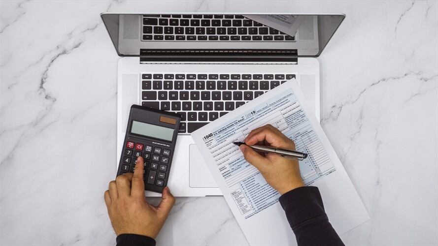 Estos son los recursos que la DIAN ha habilitado para que los usuarios hagan sus trámites de manera digital.. Foto: Getty Images