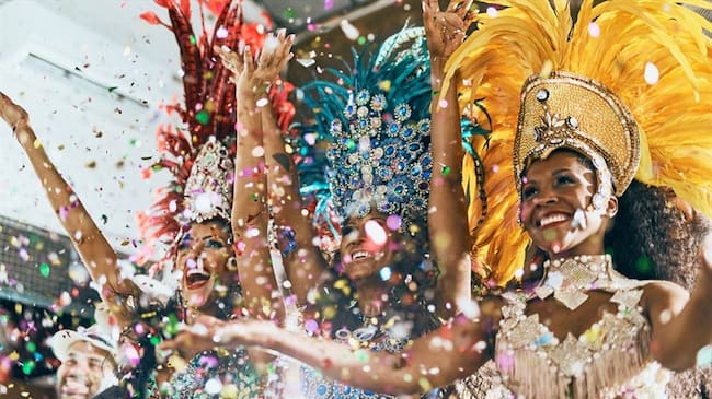 El alcalde de Río de Janeiro, Eduardo Paes, propuso la celebración de un ‘mini carnaval’ anticipado en la Isla de Paquetá, que queda a una hora en barco del centro de Río. Foto: Getty Images