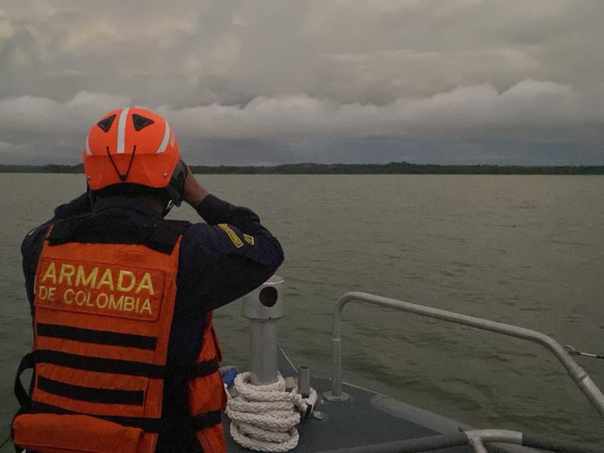 Fiscalía desmantela red de corrupción con contratos ilegales en la Armada por más de $4.400 millones