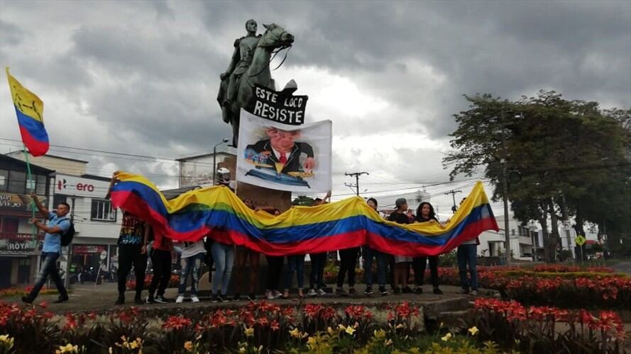 La protesta fue acompañada por docentes, sindicatos, organizaciones sociales, trabajadores y defensores de derechos humanos. Foto: Cortesía Camilo Fajardo