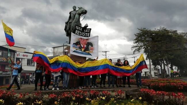 La protesta fue acompañada por docentes, sindicatos, organizaciones sociales, trabajadores y defensores de derechos humanos. Foto: Cortesía Camilo Fajardo