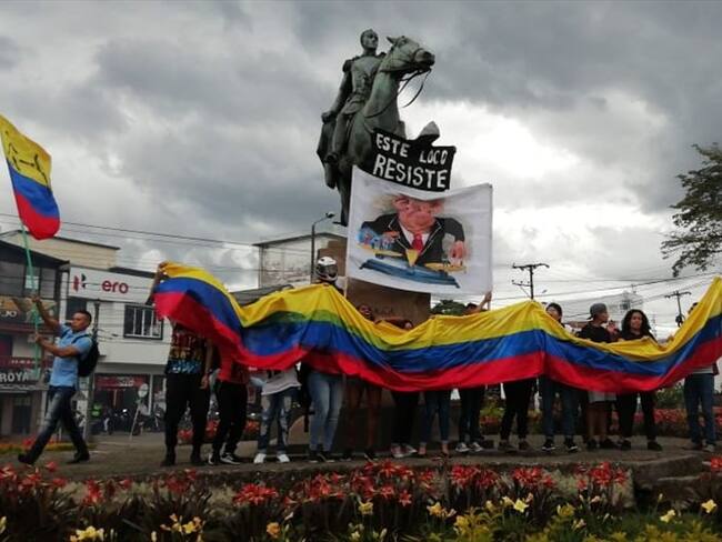 La protesta fue acompañada por docentes, sindicatos, organizaciones sociales, trabajadores y defensores de derechos humanos. Foto: Cortesía Camilo Fajardo