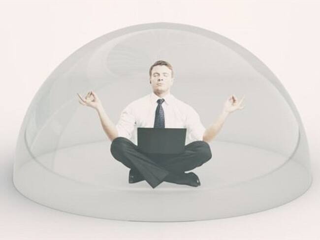 ¿Vives en tu propia burbuja de redes sociales? Si quieres, puedes salir de ella.. Foto: BBC Mundo