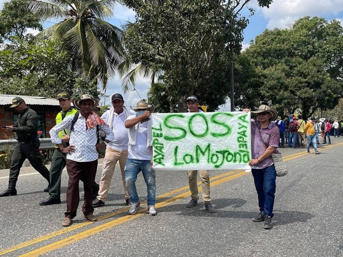 Comunidades de La Mojana completan tres días de paro en la Troncal de Occidente