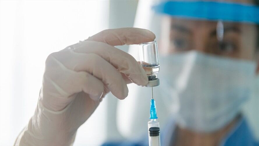 La población migrante que se encuentra en la ciudad en situación irregular podrá recibir su vacuna contra el COVID-19. Foto: Getty Images / HISPANOLISTIC