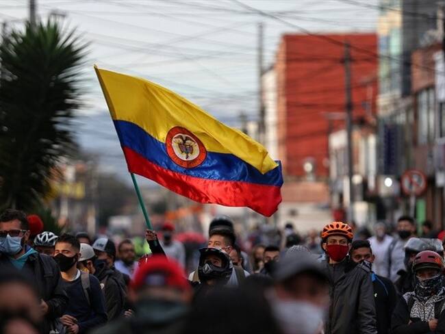 Mejorar las relaciones y circunstancias en que está la Policía y la sociedad sería una de las claves. Foto: Colprensa.