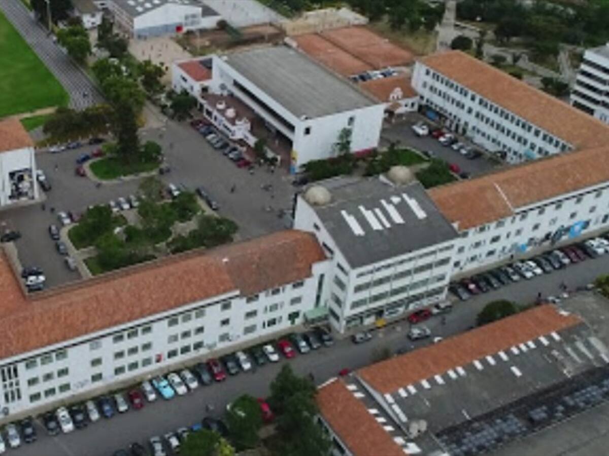 SIC multa a tres empresas por afectar libre competencia y engañar a la Pedagógica