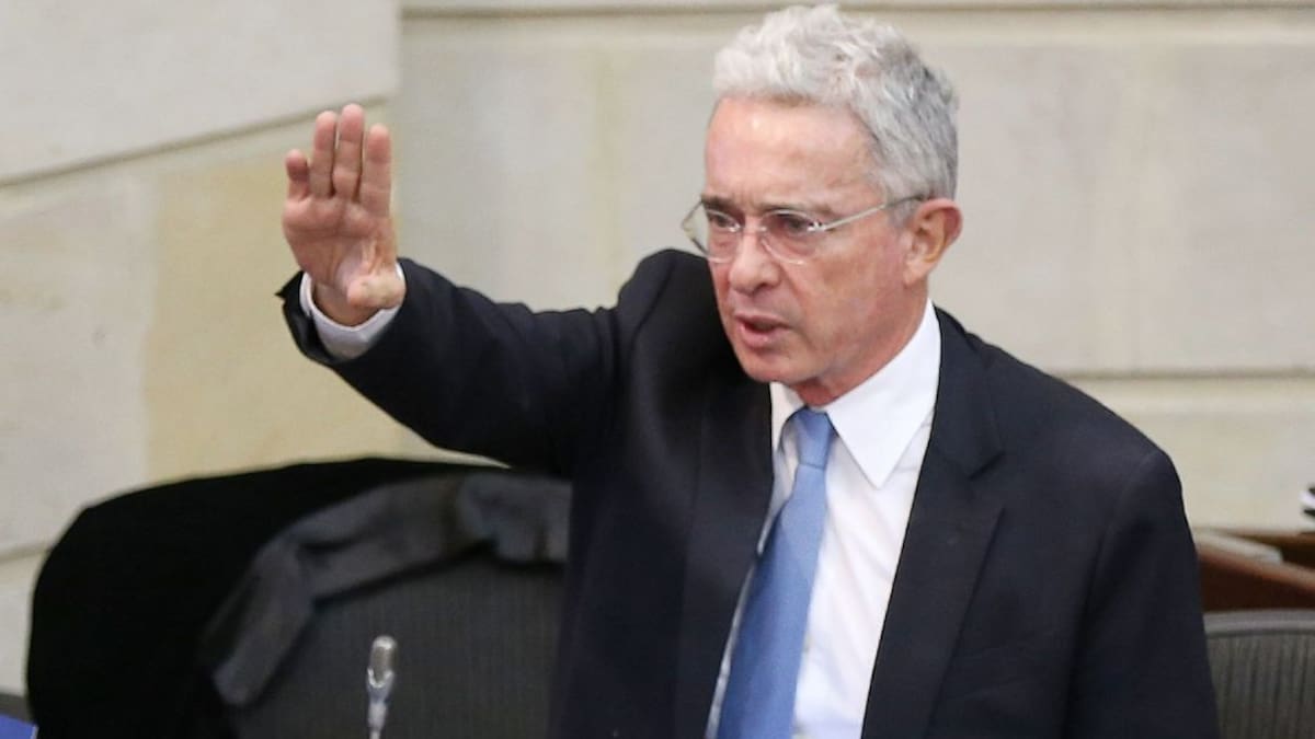 Más departamentos, el riesgo de más centralización: Uribe ante propuesta de Petro