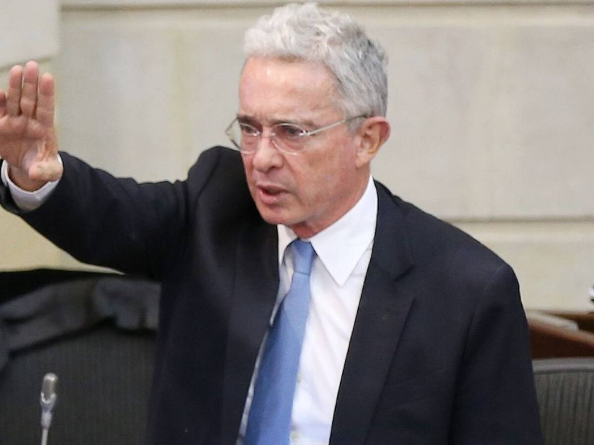 Más departamentos, el riesgo de más centralización: Uribe ante propuesta de Petro