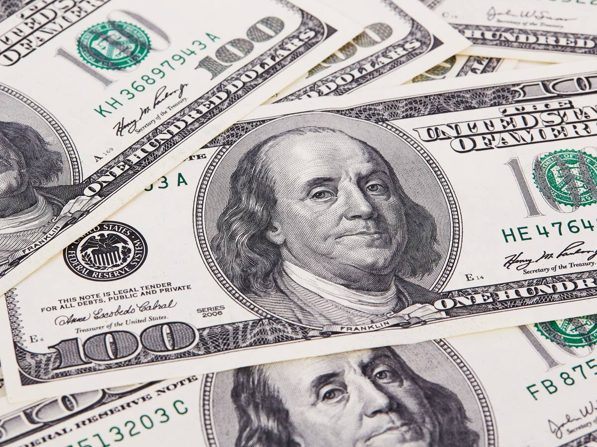 Dólar abre al alza tras crisis ministerial