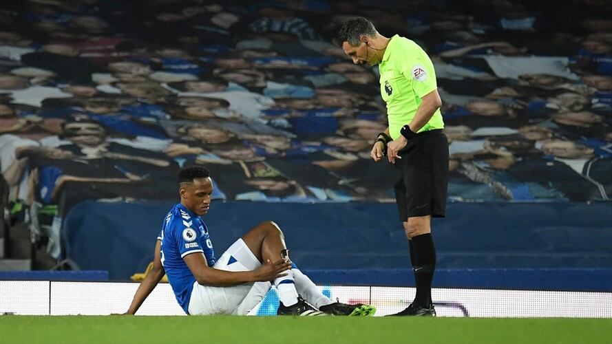 Yerry Mina salió lesionado y enciende las alarmas en la Tricolor. Foto: Peter Powell - Pool/Getty Images