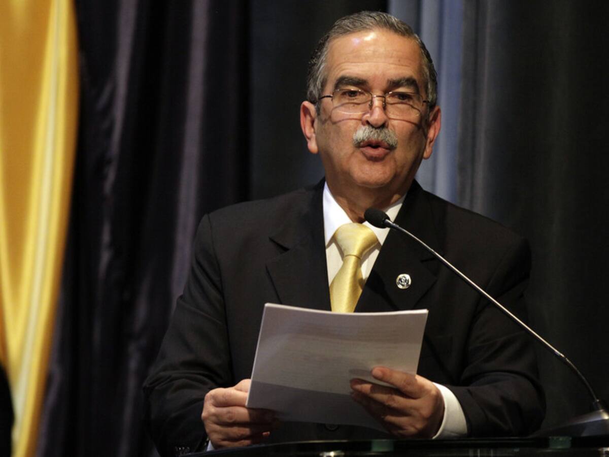 Cese al fuego bilateral es fundamental en la mesa de diálogos: exnegociador con ELN