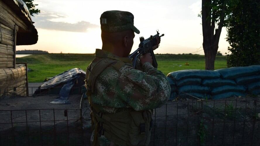 En la reacción de las Fuerzas Militares, los individuos emprendieron la huida y abandonaron un arma de fuego. Foto: Colprensa