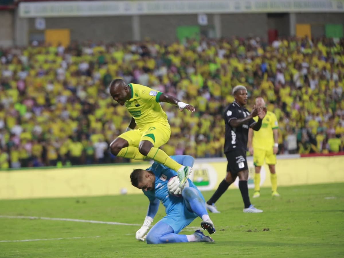 Bucaramanga rescata su invicto con un hombre menos ante el América: Resumen del partido