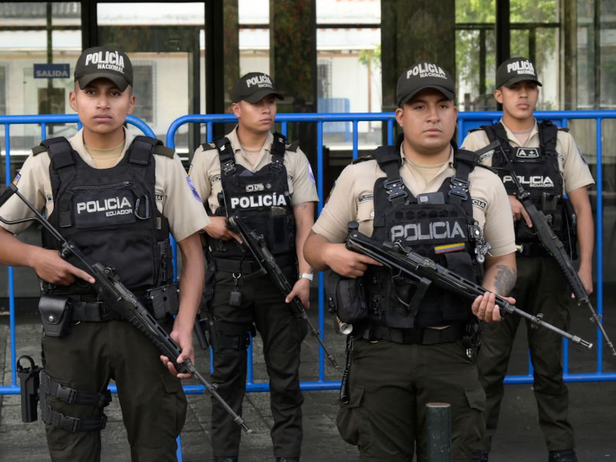 Suben a 178 los trabajadores de prisiones retenidos en motines en 7 cárceles de Ecuador