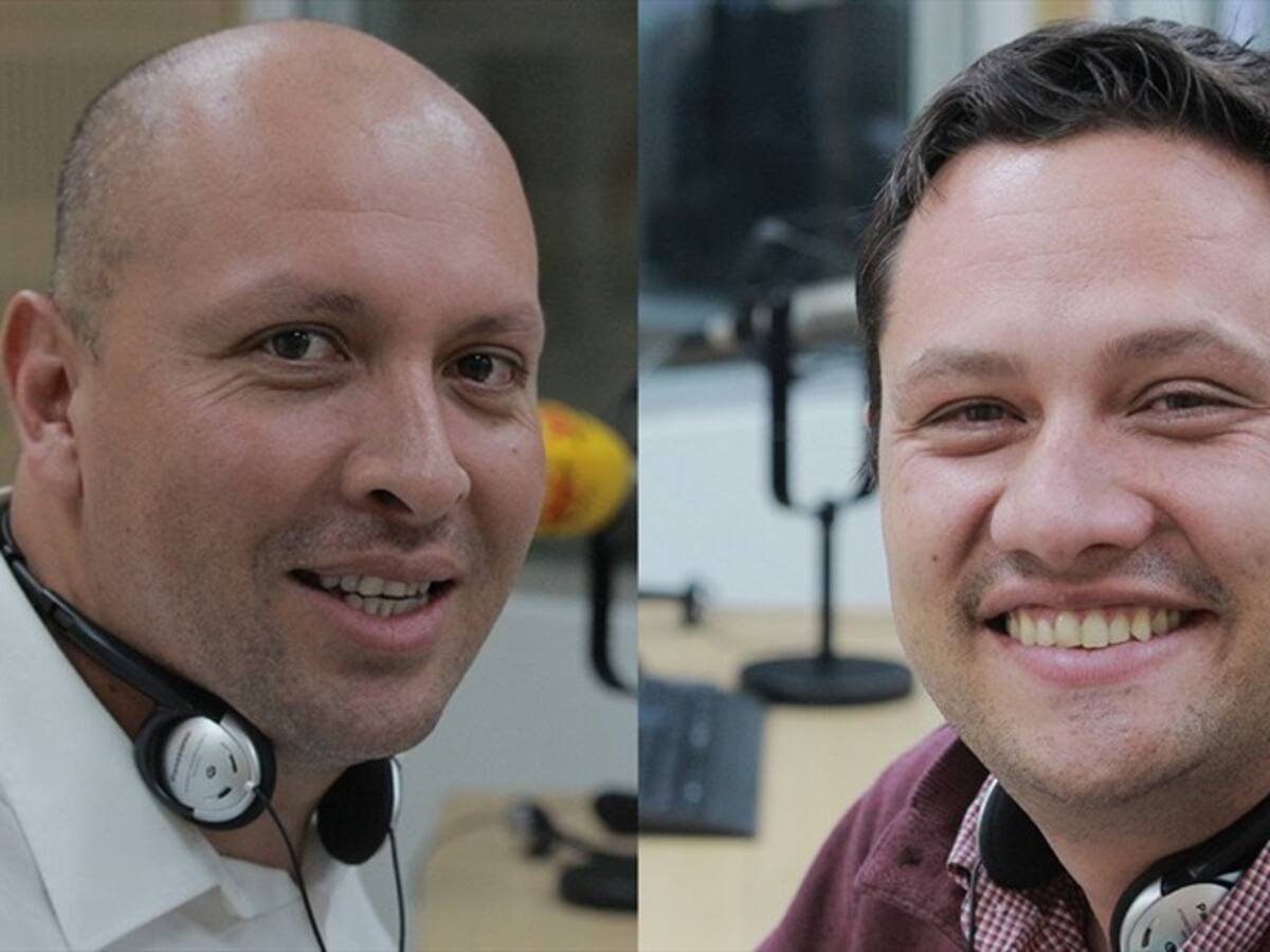 ¿Revisar el celular de su pareja debería ser considerado como un delito?