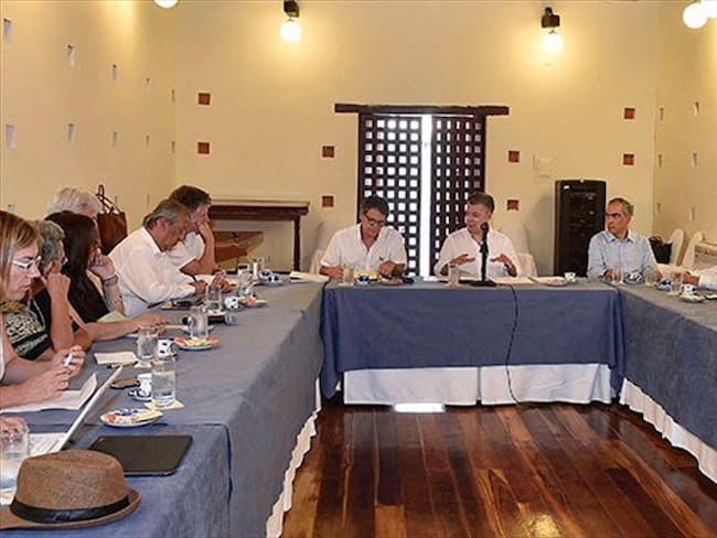 Le pidió al jefe negociador Gustavo Bell que se devuelva al país para "evaluar el futuro del proceso". Lamentó que esa guerrilla reanudara sus acciones terroristas.. Foto: Colprensa