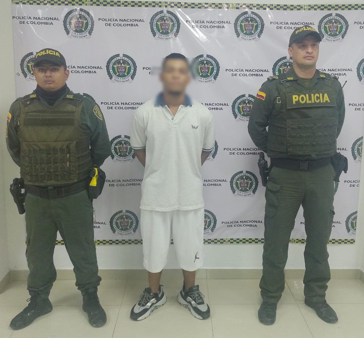 Tras tres meses de investigación, las autoridades dieron con el paradero de un hombre conocido con el alias de “Macizo”, a quien le atribuyen la muerte de una niña de 19 meses de edad. / FOTO: Policía