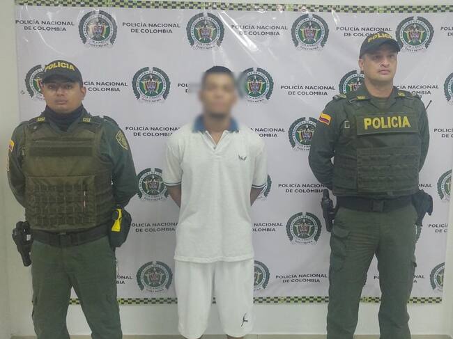 Tras tres meses de investigación, las autoridades dieron con el paradero de un hombre conocido con el alias de “Macizo”, a quien le atribuyen la muerte de una niña de 19 meses de edad. / FOTO: Policía