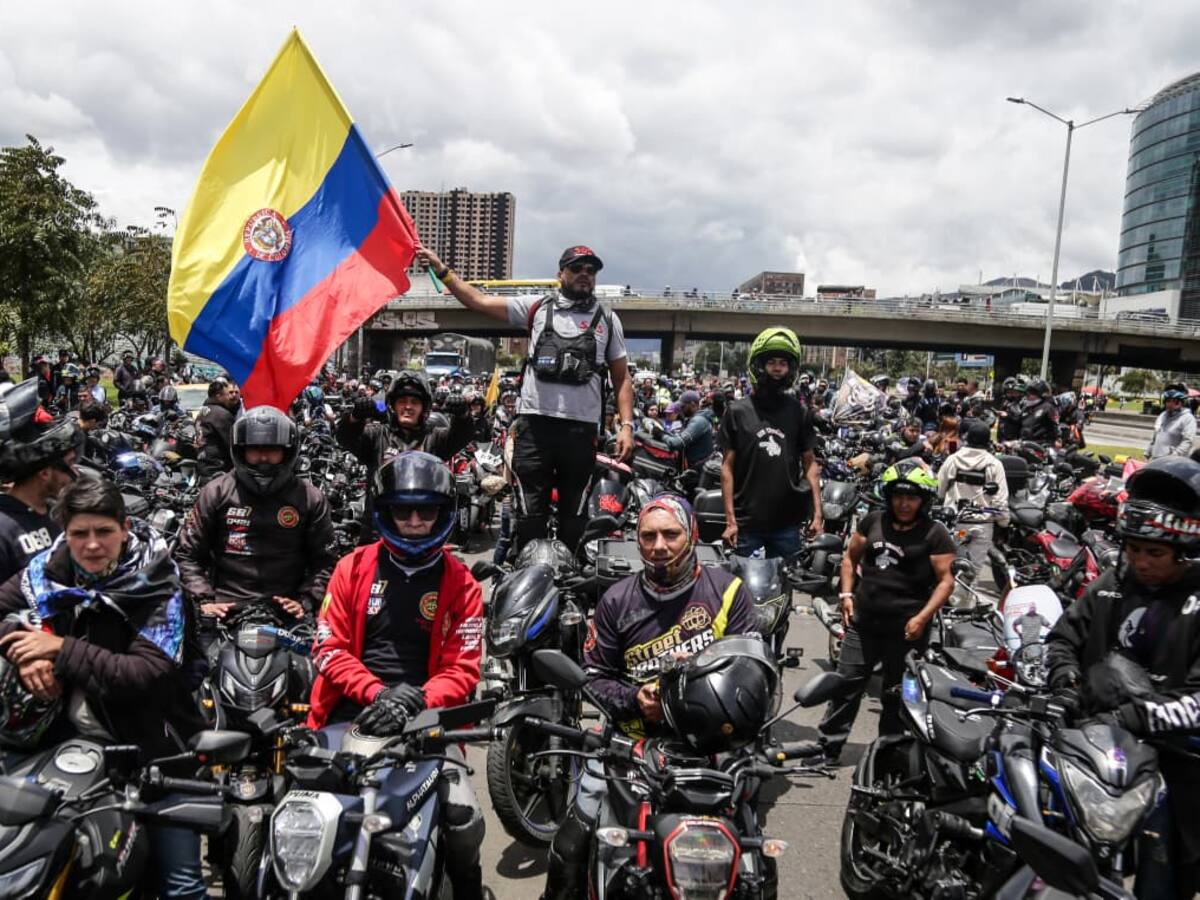 ¿Los motociclistas en Colombia están fuera de control?