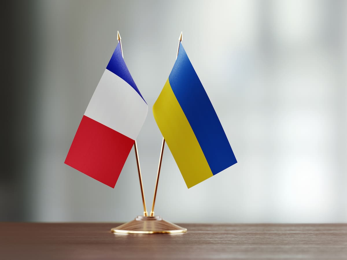 Francia confirma que enviará carros de combate ligeros a Ucrania