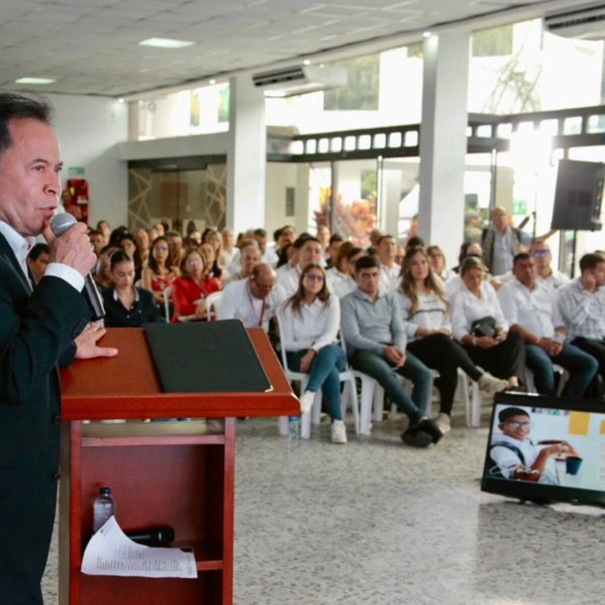 Gobernador lideró masiva jornada de entregas para el adulto mayor en Ocaña