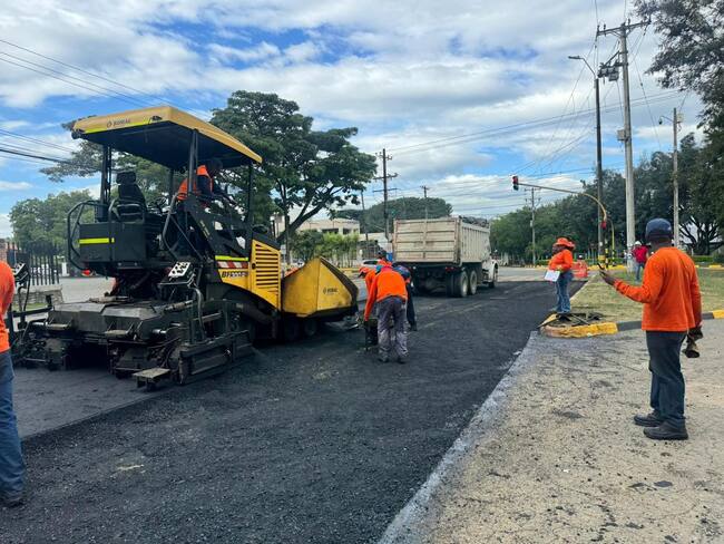 Las autoridades de Cali hacen un llamado a respetar a los trabajadores de la Secretaría de Infraestructura. Foto: Alcaldía de Cali.