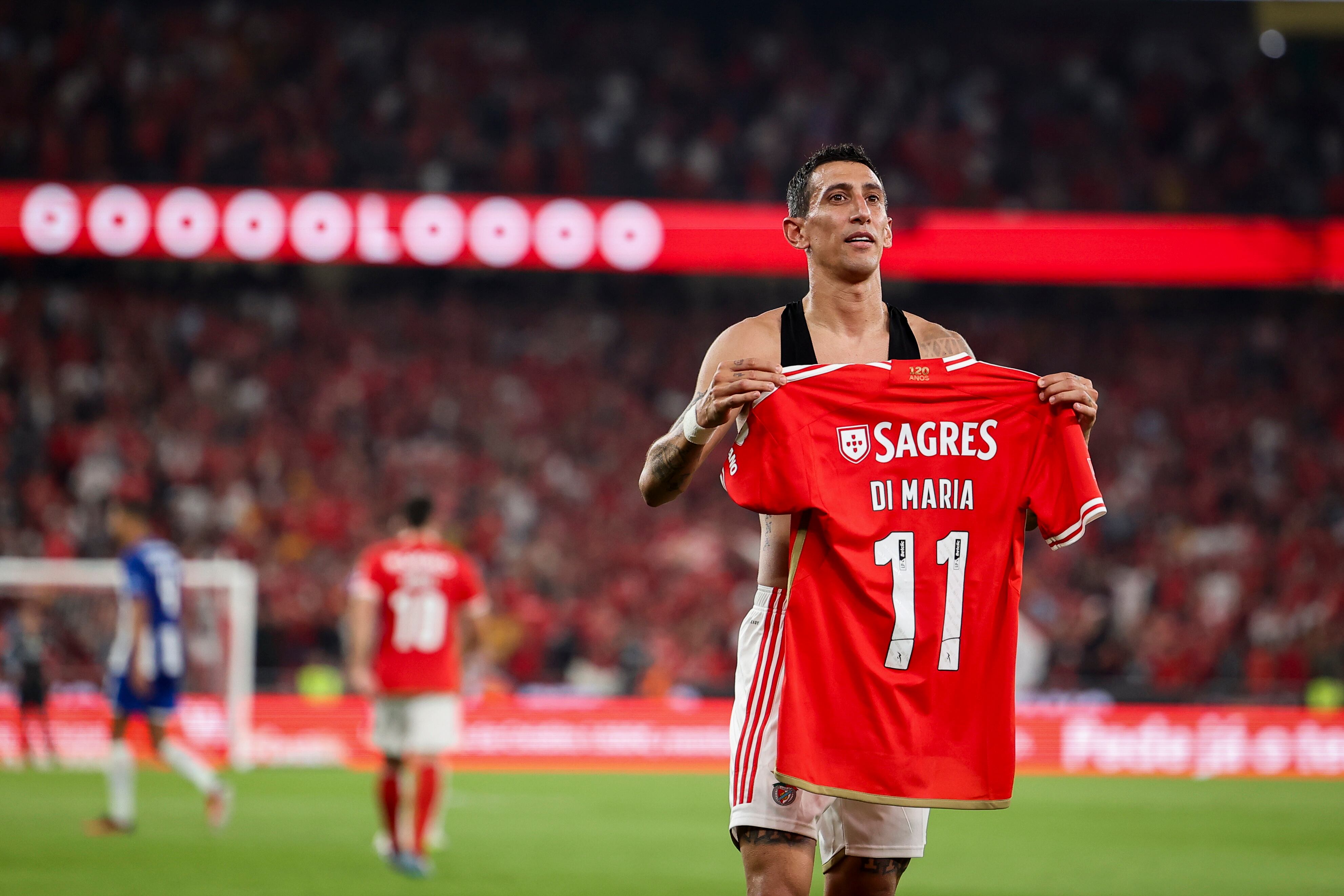 Angel Di Maria celebra gol contra porto. 29 de septiembre de 2023. Foto: EFE/EPA/JOSE SENA GOULAO.