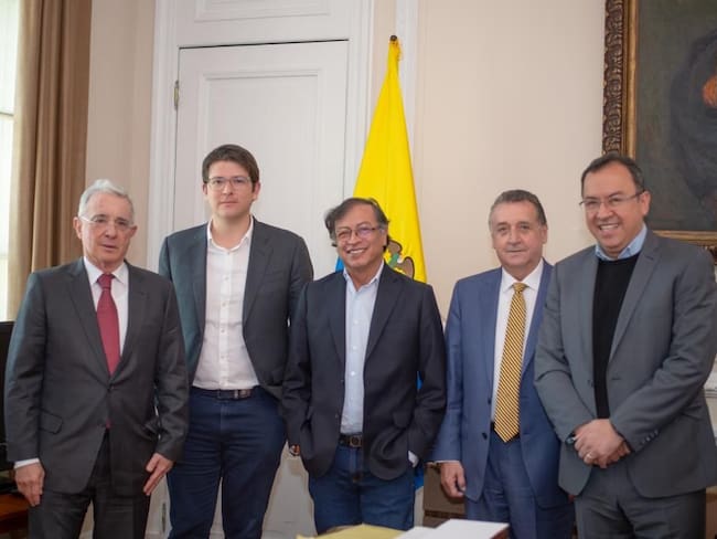 Reunión entre Gustavo Petro y Álvaro Uribe.