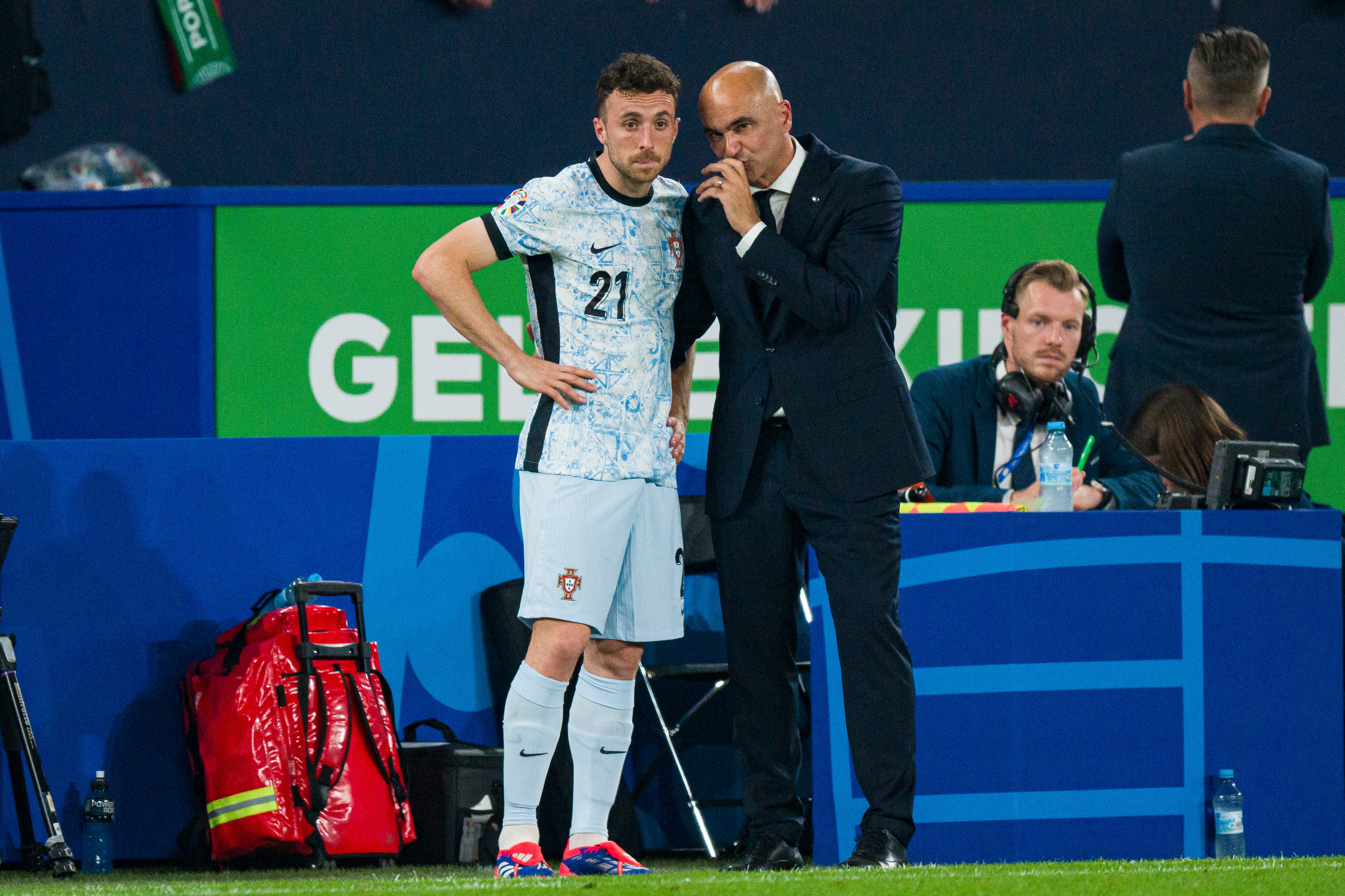 Entrenador de Portugal, Roberto Martínez y Diogo Jota. FOTO: Marcio Machado/Eurasia Sport Images/Getty Images