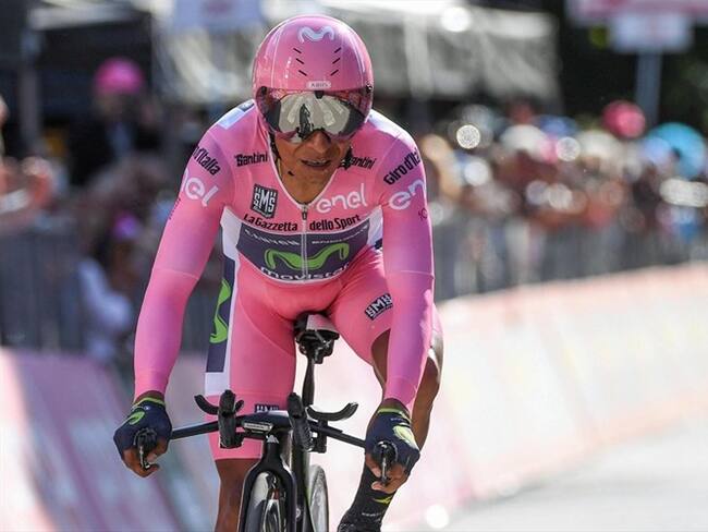 El colombiano Nairo Quintana (Movistar) admitió que había perdido "más tiempo de lo que esperaba" en la contrarreloj que dio la victoria y el maillot rosa al holandés Tom Dumoulin. Foto: Agencia EFE