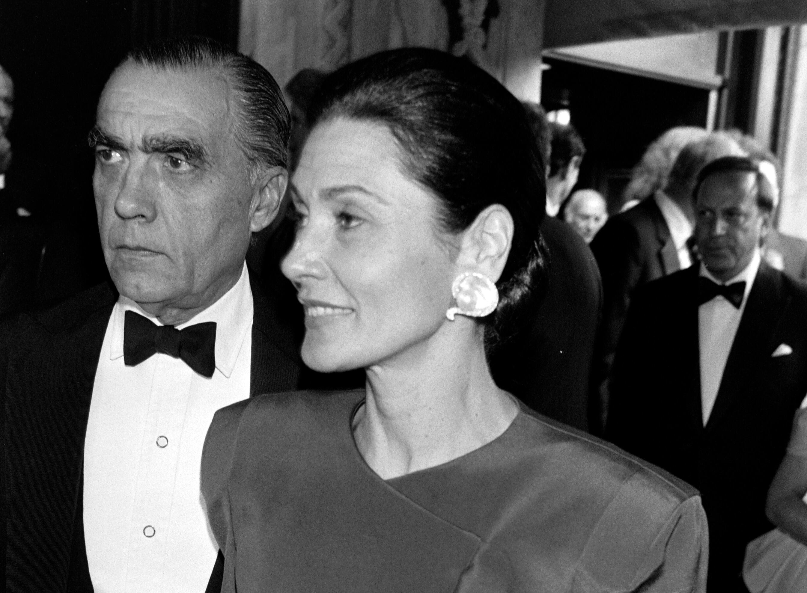 Beatriz Dávila de Santo Domingo y Julio Mario Santo Domingo. Foto: George Chinsee/WWD/Penske Media via Getty Images