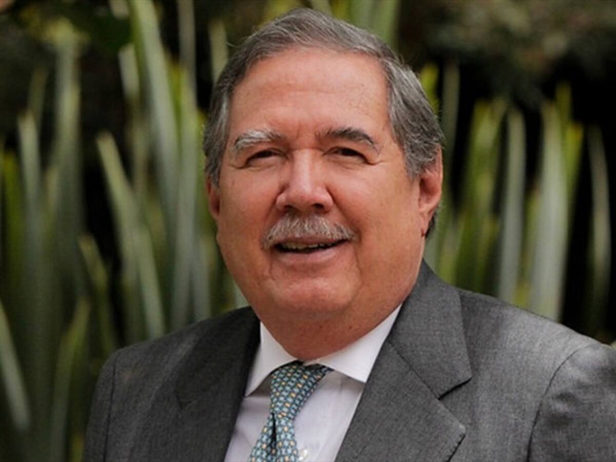 Mindefensa desmiente enfermedad que le impida ejercer su cargo