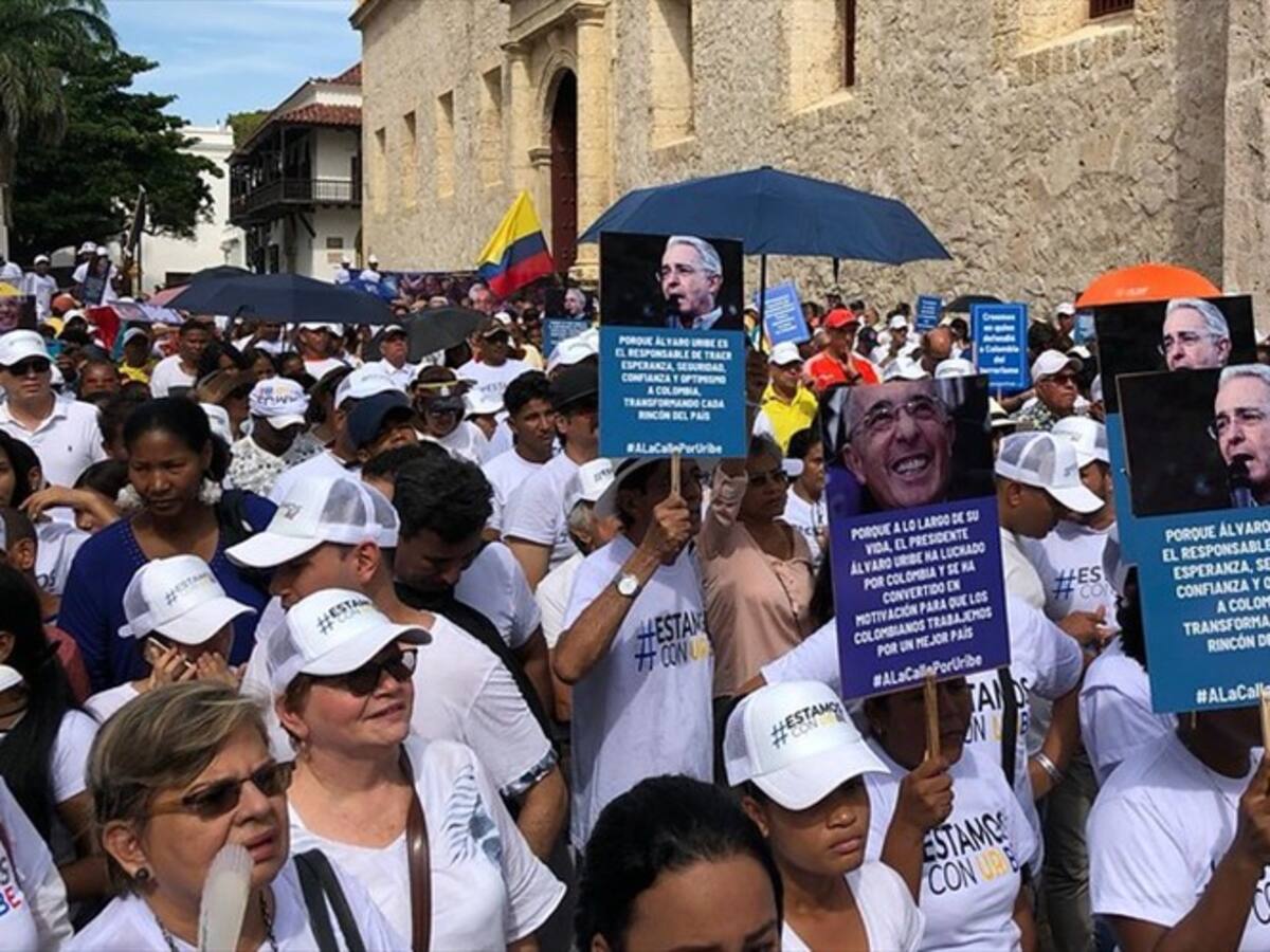 Uribistas en Barranquilla, Cartagena, Cali y Medellín marchan en favor del senador Uribe