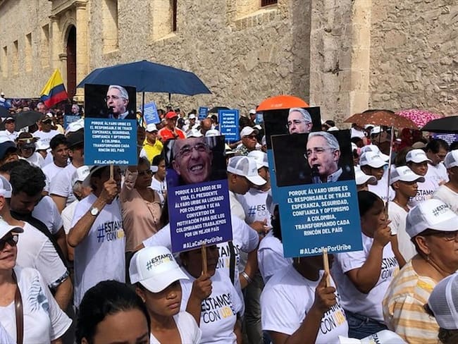 En Barranquilla, Cali y Cartagena, uribistas marchan en favor del senador Álvaro Uribe. Foto: Colprensa