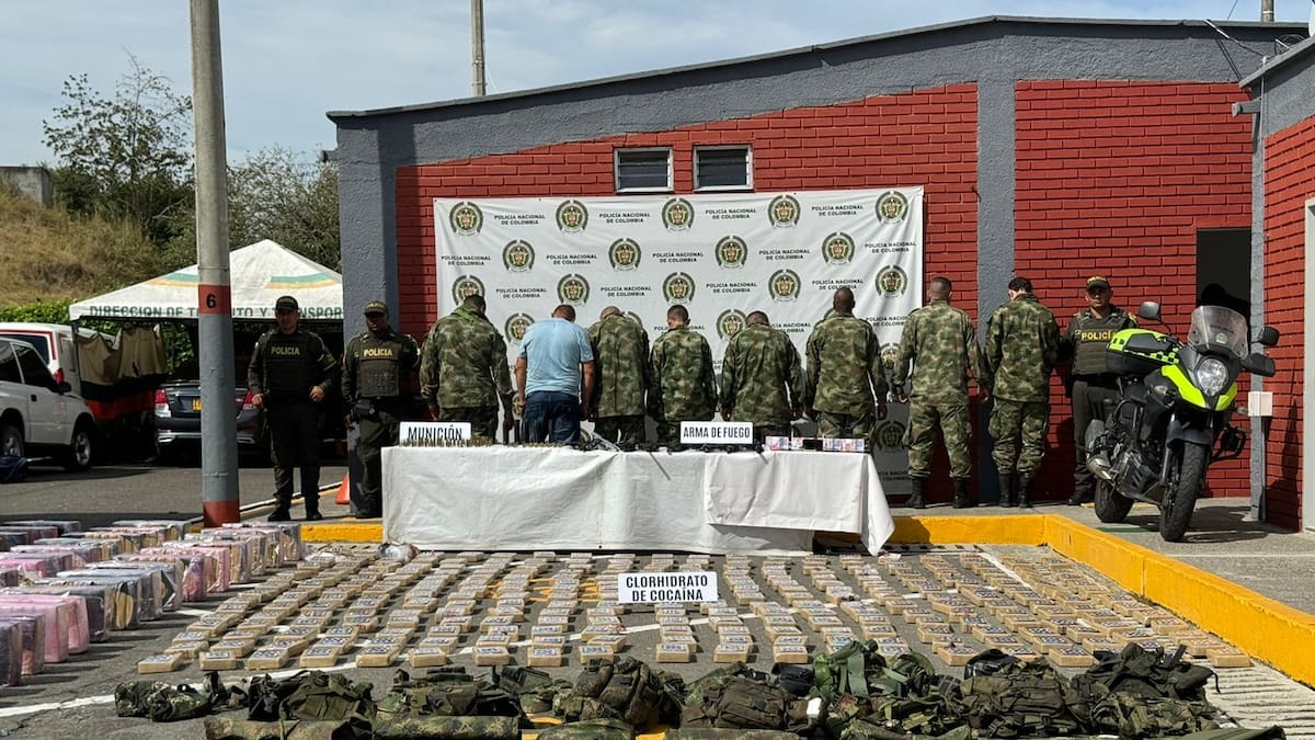 Capturan a falsos militares con más de una tonelada de cocaína y armas en el Valle