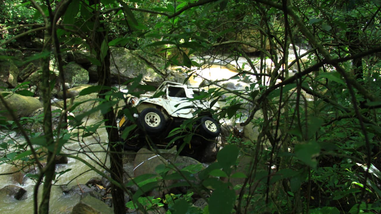 Cinco personas fallecieron luego de que vehículo fuera arrastrado por creciente súbita. Foto: Gobernación de Santander.