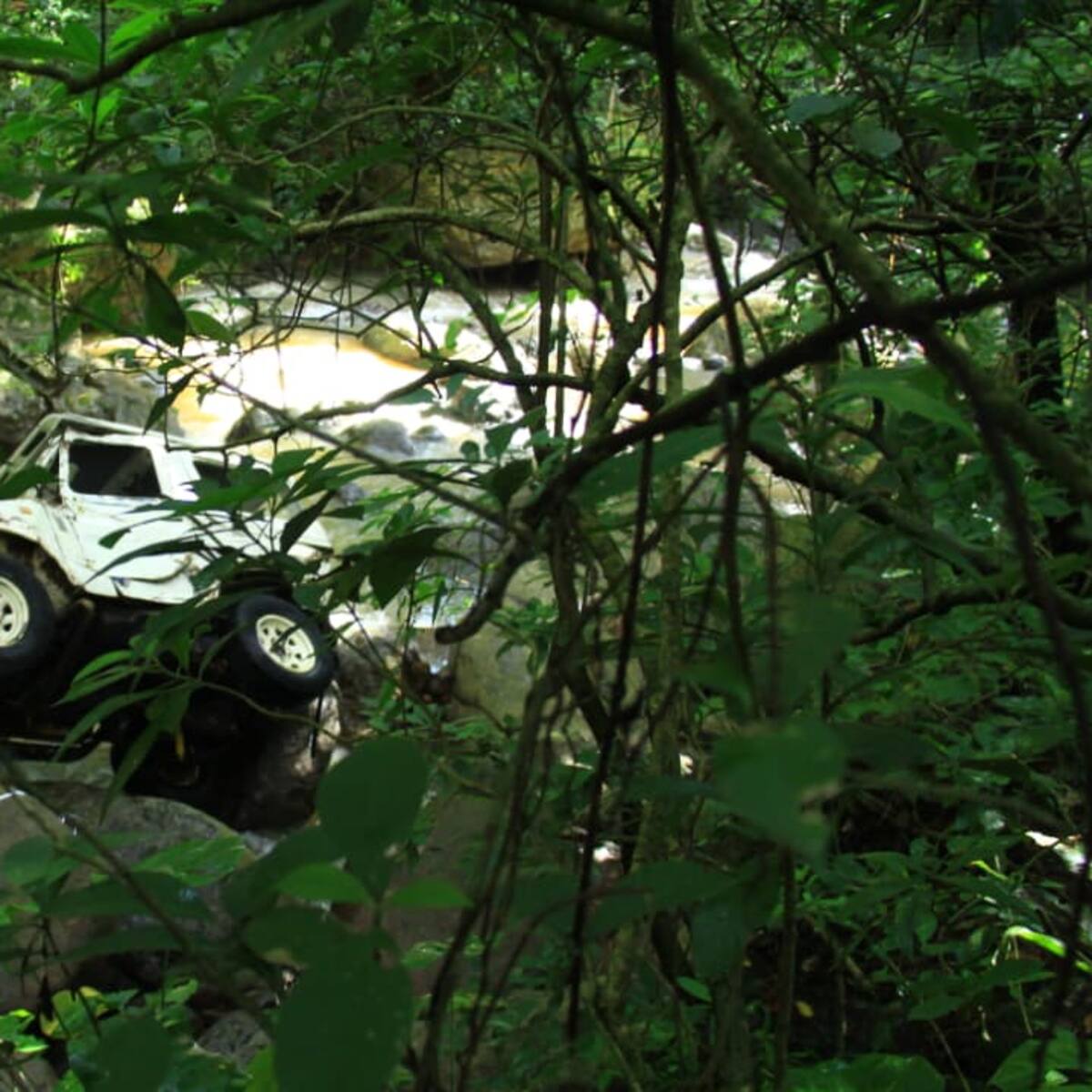 Cinco personas fallecieron luego de que vehículo fuera arrastrado por creciente súbita