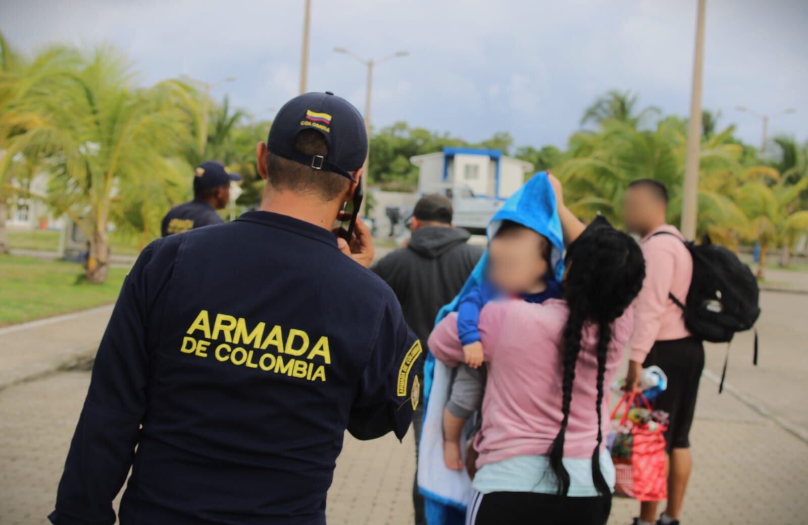 Rescatan a más de 20 migrantes que naufragaron en San Andrés. Foto: Cortesía Armada de Colombia.