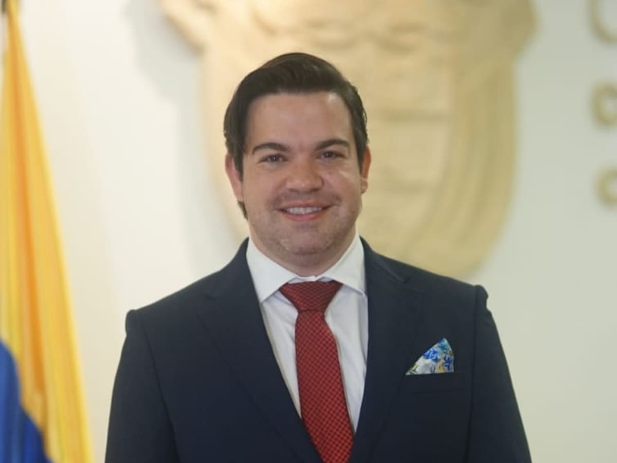 Comunidad uribista internacional retira el apoyo al representante Juan David Vélez